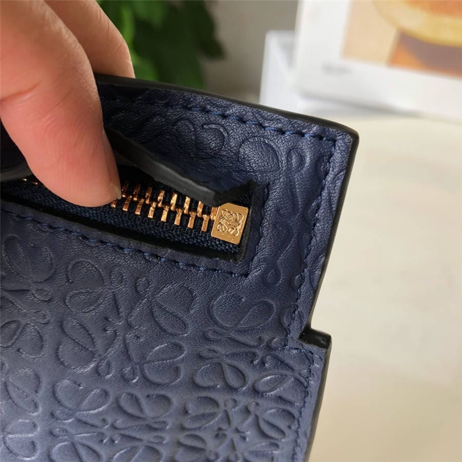 Túi LOEWE new embossed leather T-Pouch clutch Blue