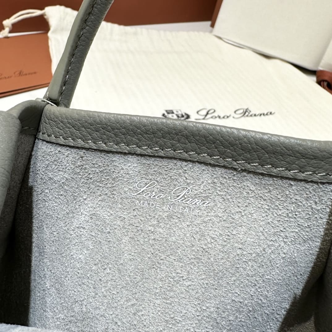 TÚI Loro Piana Bale Micro bằng da bê màu xám da voi