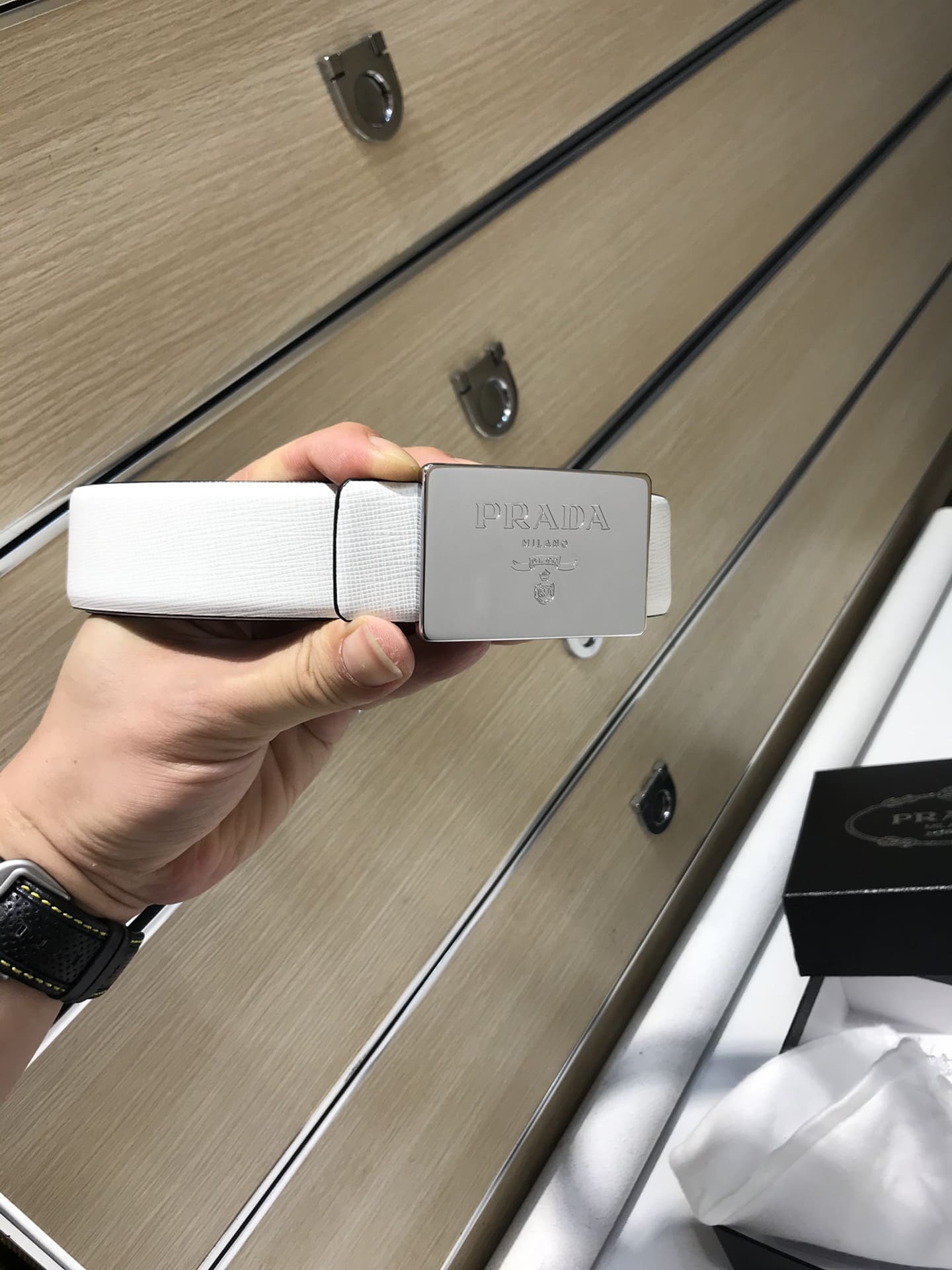 DÂY LƯNG PRADA WHITE SAFFIANO LEATHER Khóa bạc