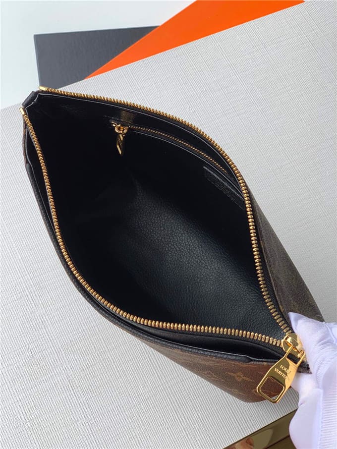Túi LOUIS VUITTON Pouch handbag