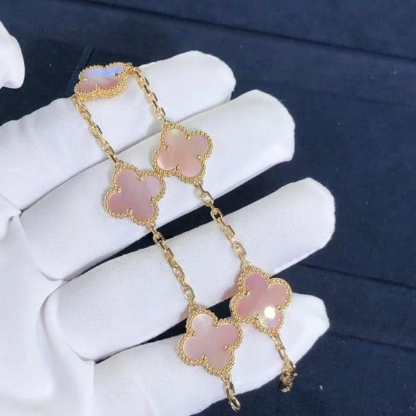 Vòng tay vàng vàng 18k Alhambra 5 họa tiết bằng xà cừ hồng Van Cleef & Arpels cổ điển 18K  (Liên hệ để biết giá)