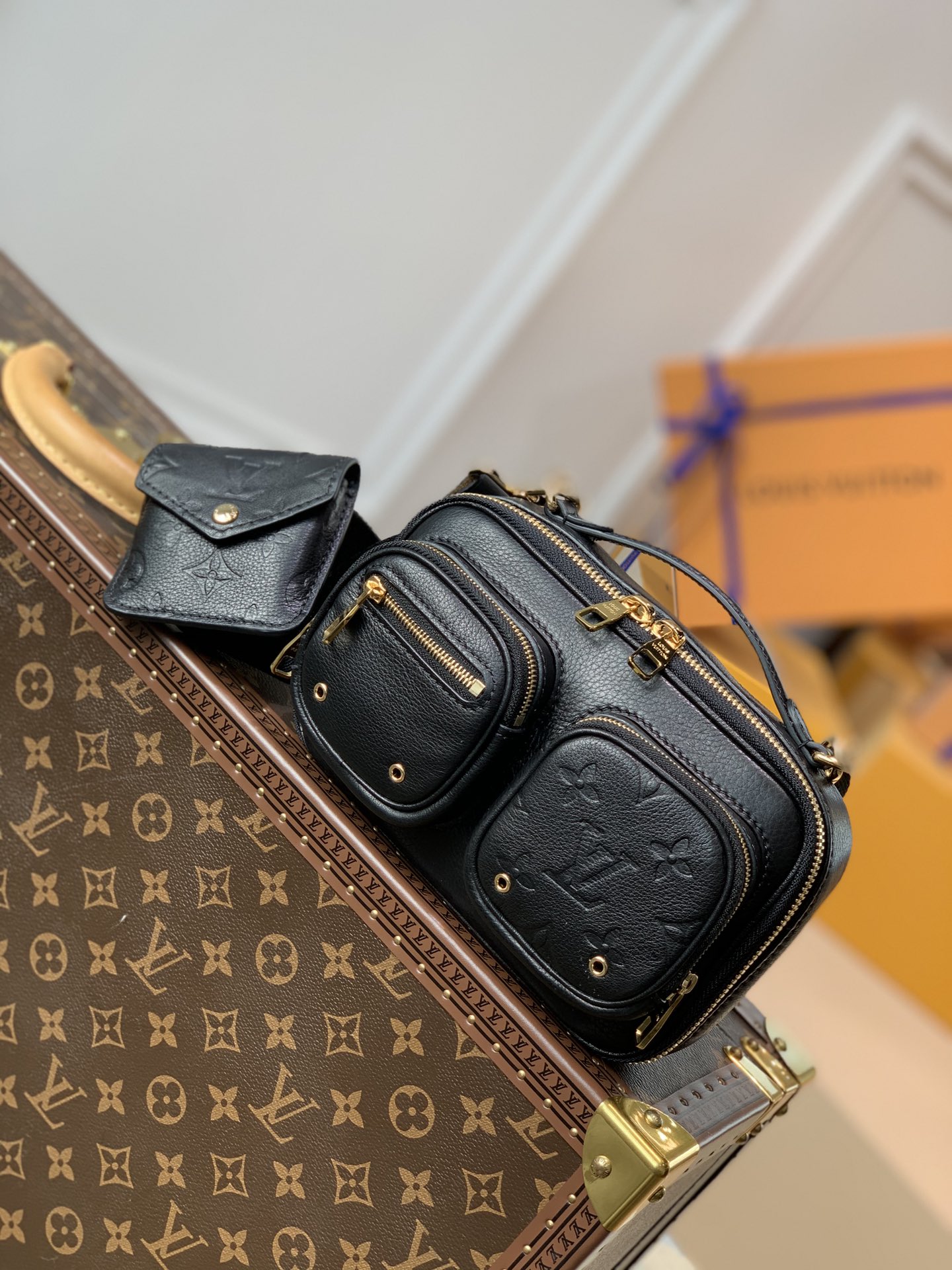 TÚI LOUIS VUITTON UTILITY CROSSBODY Messenger Bag