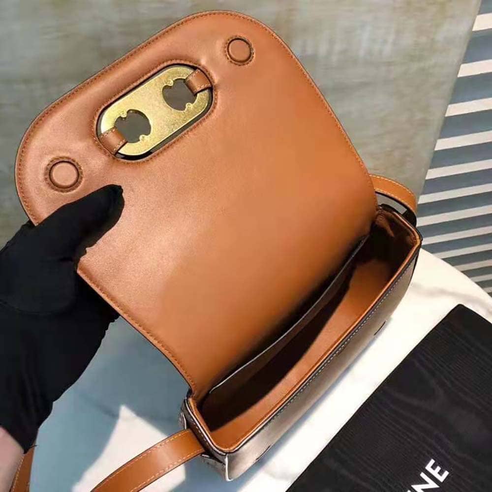 TÚI Celine Women Medium Maillon Triomphe Bag in Natural Calfskin-Brown