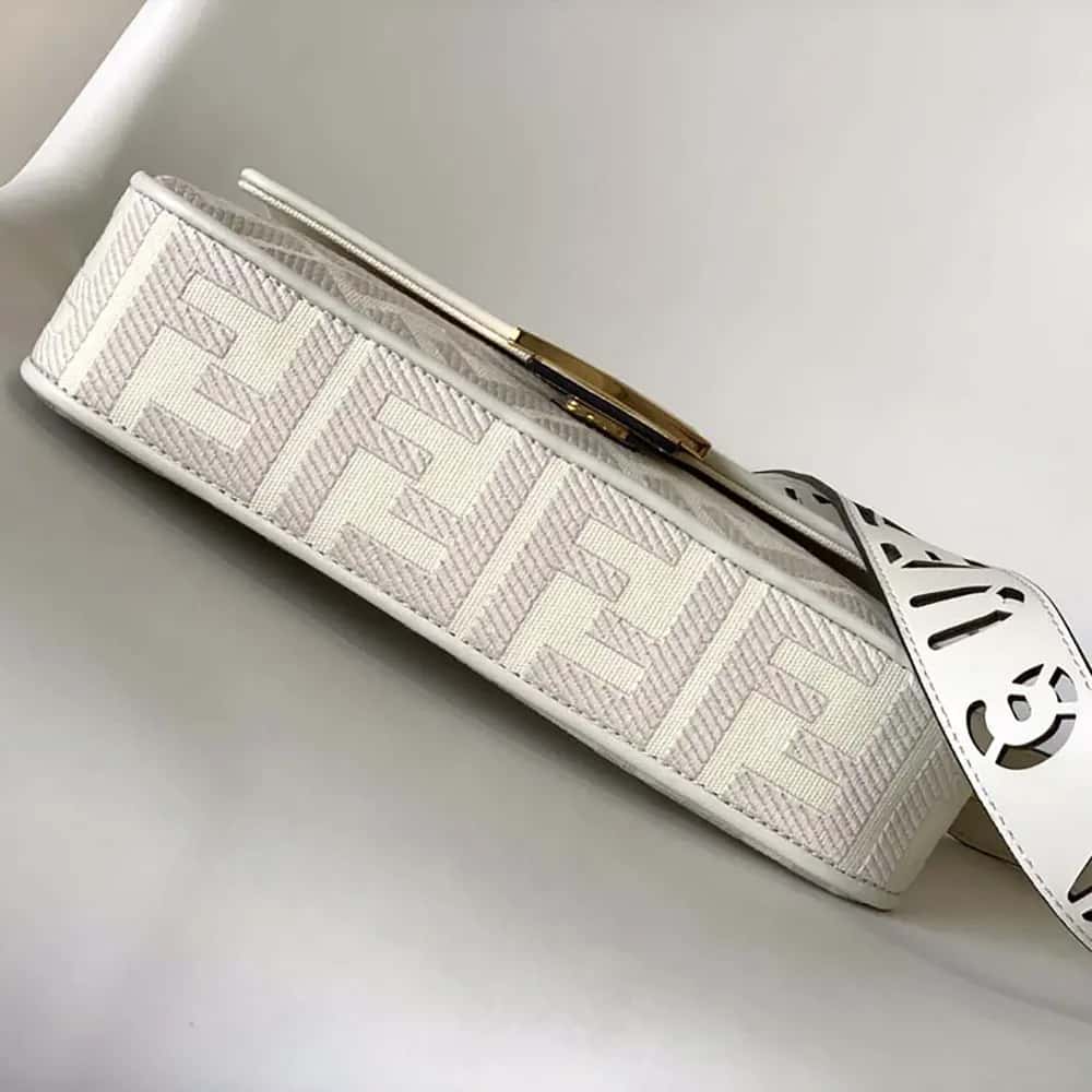 TÚI Fendi Women Baguette White Denim có thêu họa tiết FF