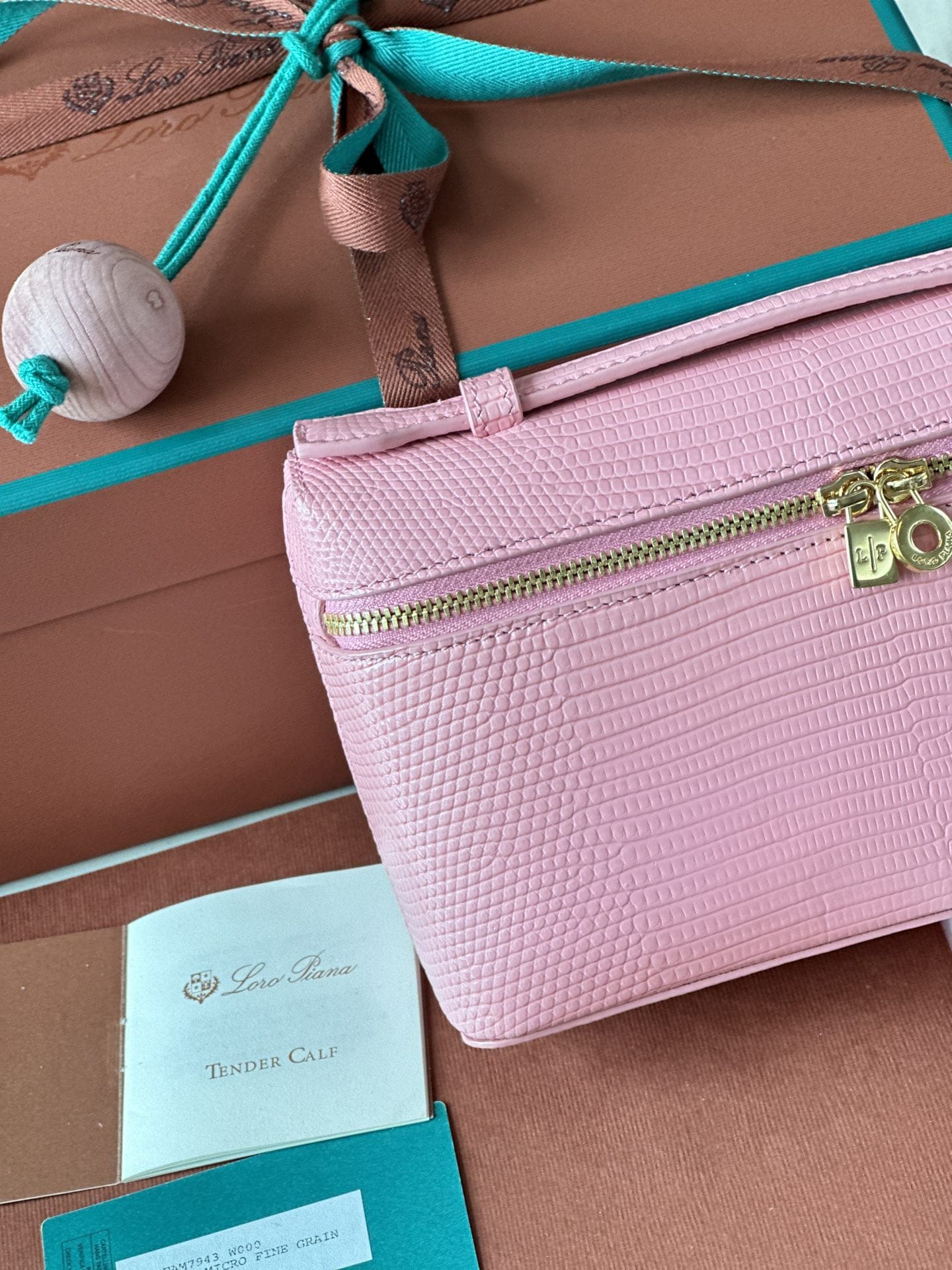 TÚI Loro Piana Women Extra bằng da thằn lằn(Liên hệ để được giá tốt nhất)