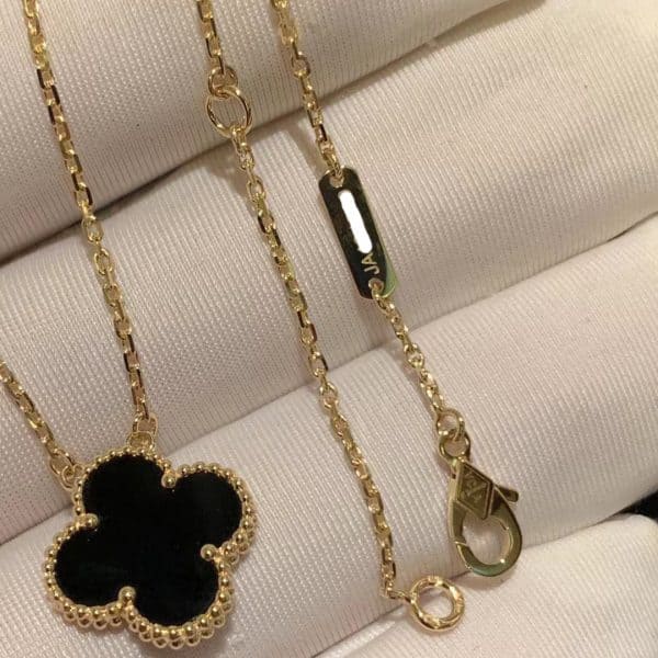 Mặt dây chuyền đá mã não vàng 18K Vintage Alhambra của Van Cleef & Arpels  18K  (Liên hệ để biết giá)