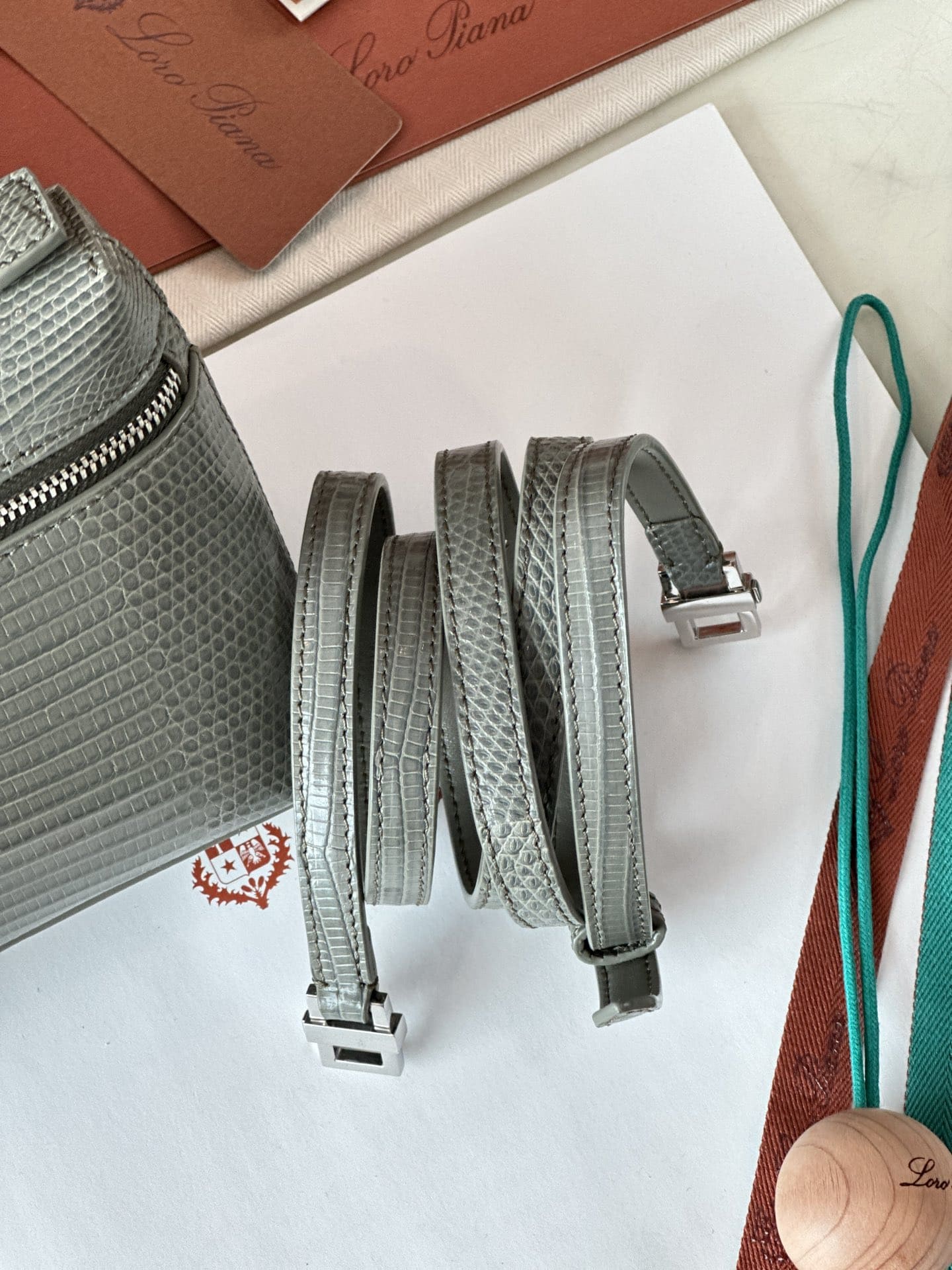 TÚI Loro Piana Women Extra bằng da thằn lằn(Liên hệ để được giá tốt nhất)