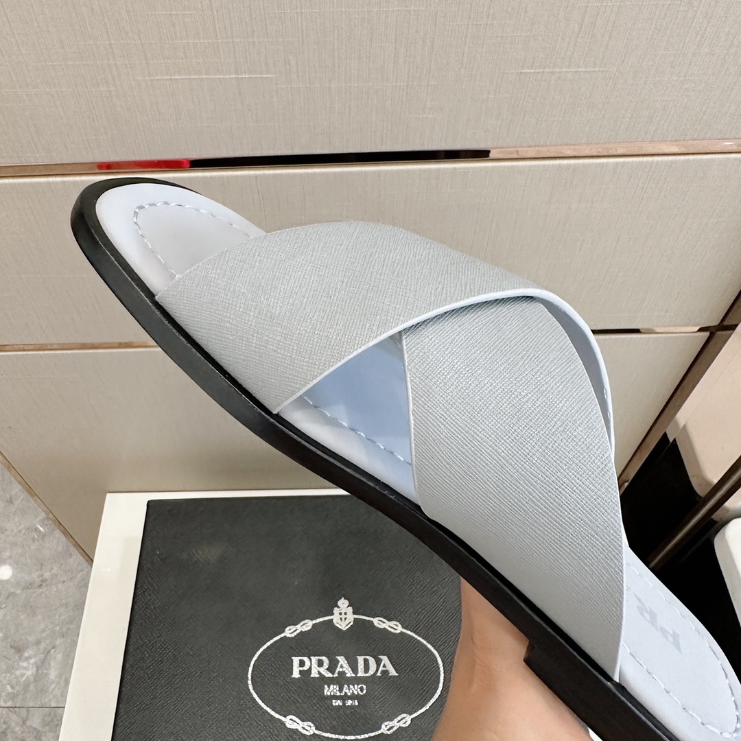 DÉP PRADA TRIANGLE SLIPPER