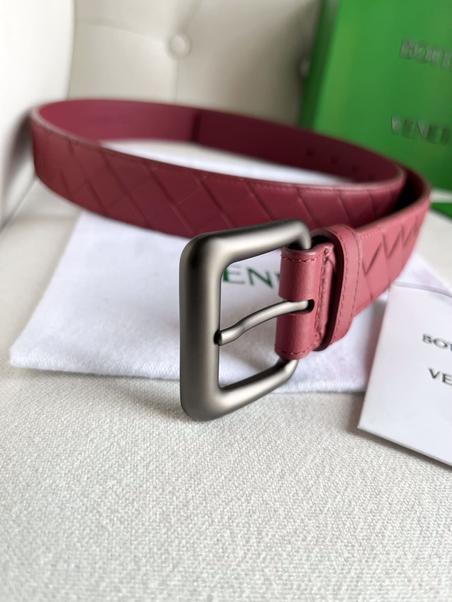 DÂY LƯNG BOTTGA VENETA RED INTRECCIATO LEATHER Khóa đen mờ