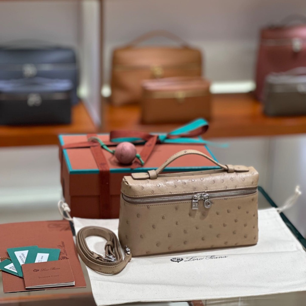 TÚI Loro Piana Women Extra Pocket L27 in Ostrich Leather Light Brown da đà điểu(Gía Liên Hệ)