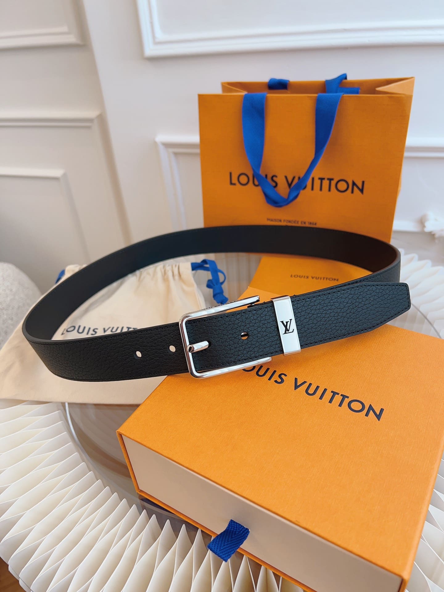 DÂY LƯNG LOUIS VUITTON BLACK CALFSKIN LEATHER Khóa bạc