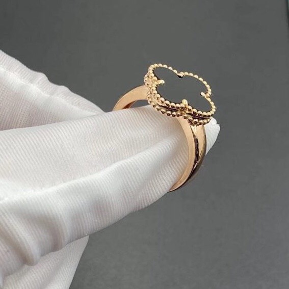 NHẪN VAN CLEEF & ARPELS ALHAMBRA ONYX GOLD 18K YELLOW GOLD