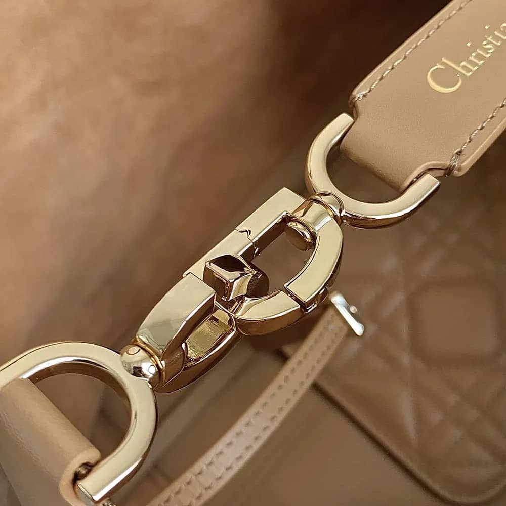 TÚI Dior Toujours màu nâu nhạt Macrocannage Calfskin cỡ trung