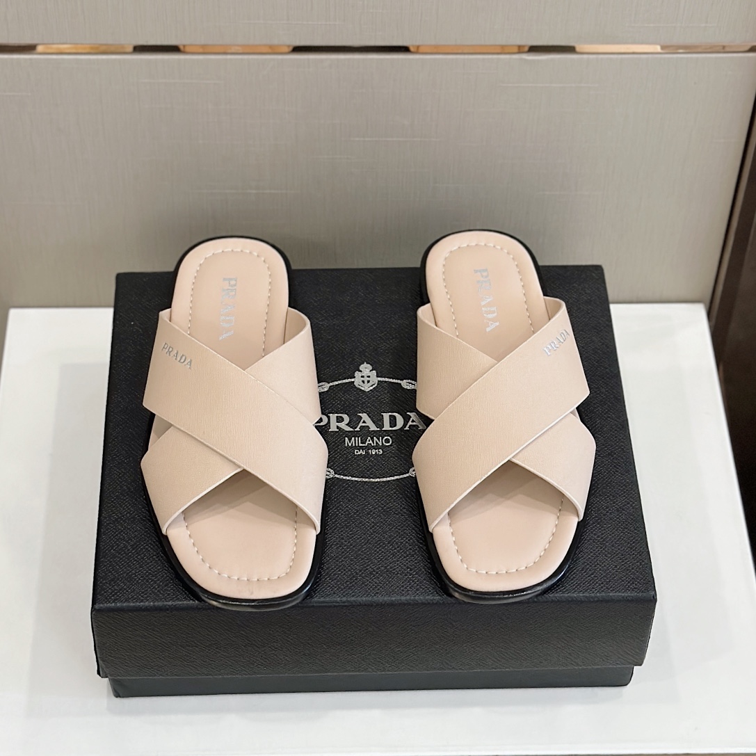 DÉP PRADA TRIANGLE SLIPPER