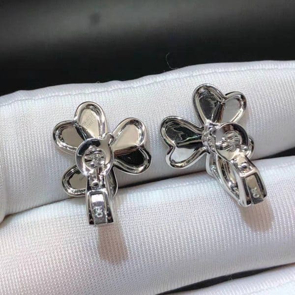 Hoa tai kim cương vàng trắng 18K Frivole Small Model của Van Cleef & Arpels 18K  (Liên hệ để biết giá)