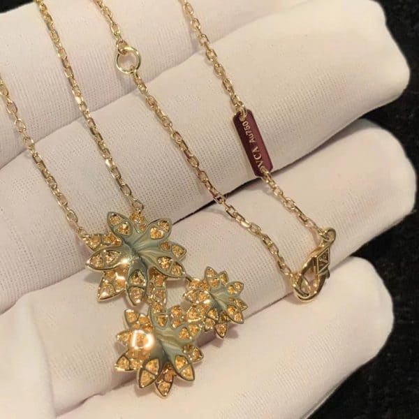 Dây chuyền mặt kim cương 3 bông hoa sen vàng 18k Van Cleef & Arpels 18K  (Liên hệ để biết giá)