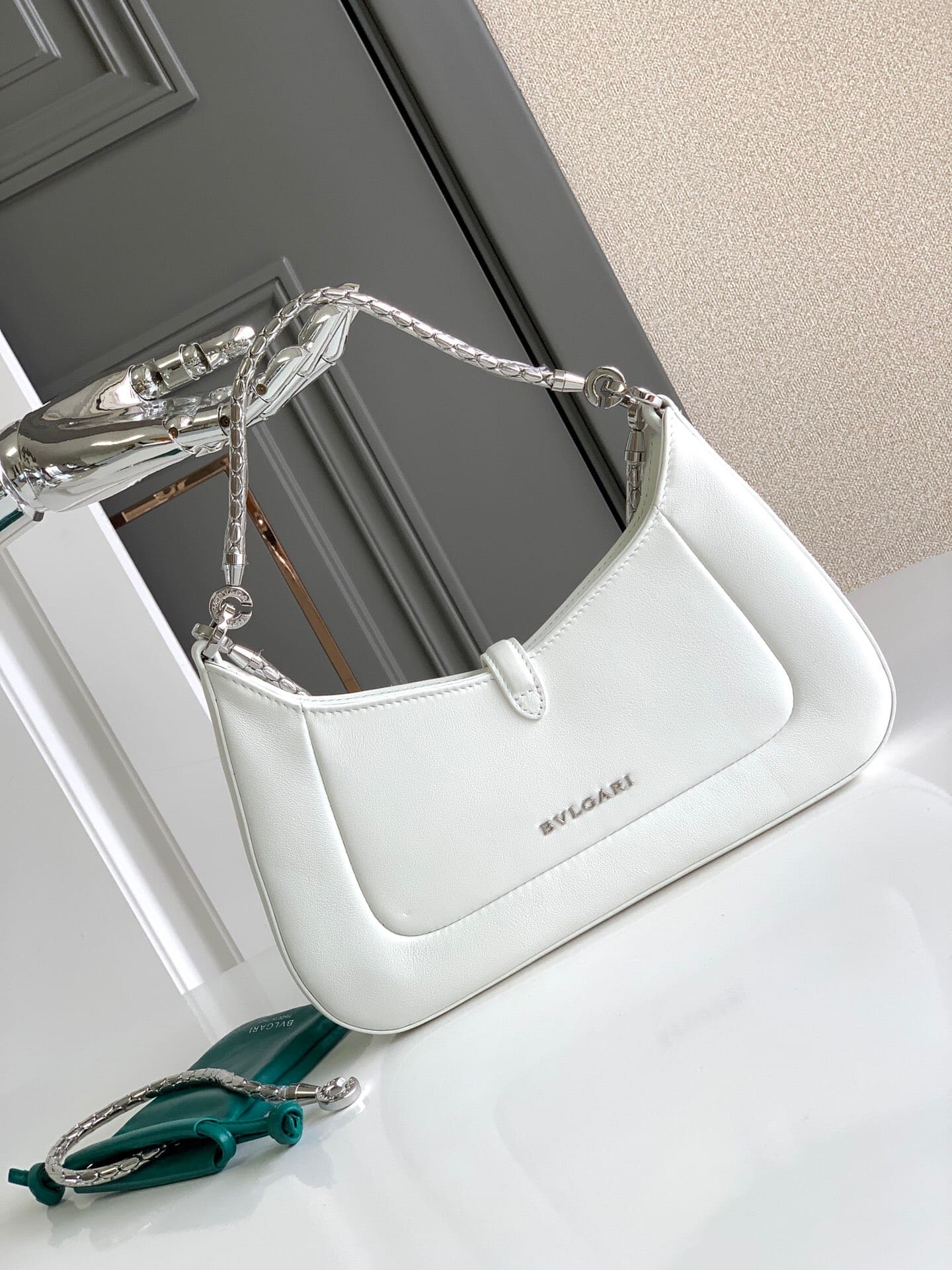 TÚI BVLGARI SERPENTI CALFSKIN WHITE
