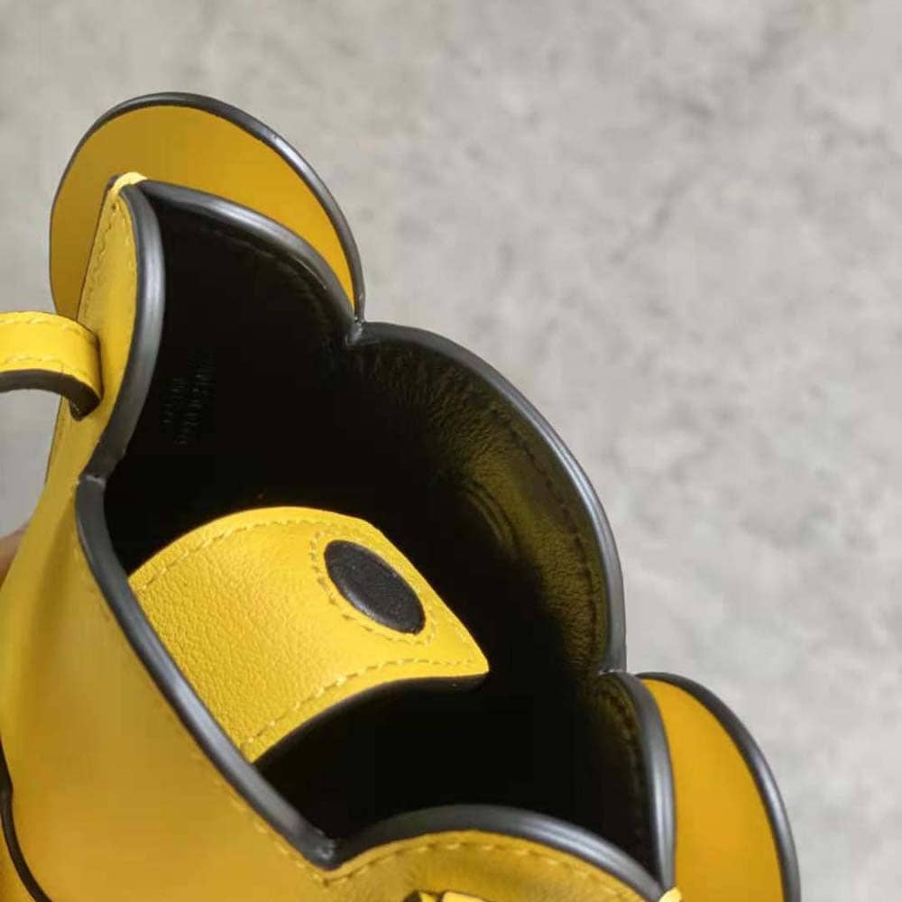 TÚI LOEWE Elephant Pocket bằng da bê cổ điển màu vàng