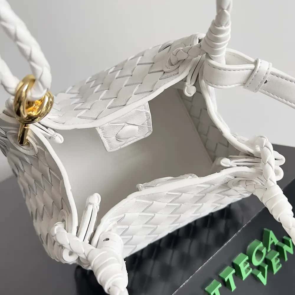 TÚI Bottega Veneta Women Small Andiamo Parachute-White