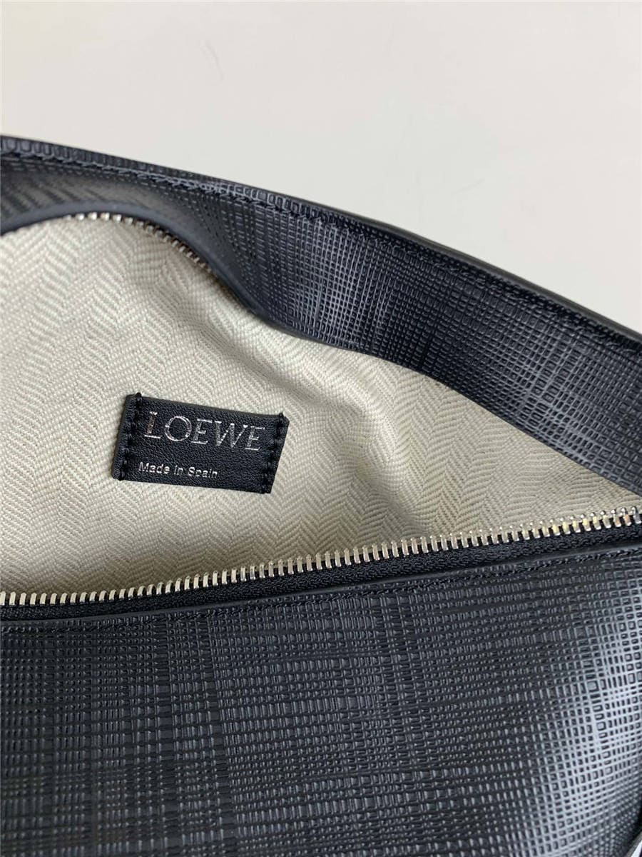Túi LOEWE new embossed leather T pouch clutch Black