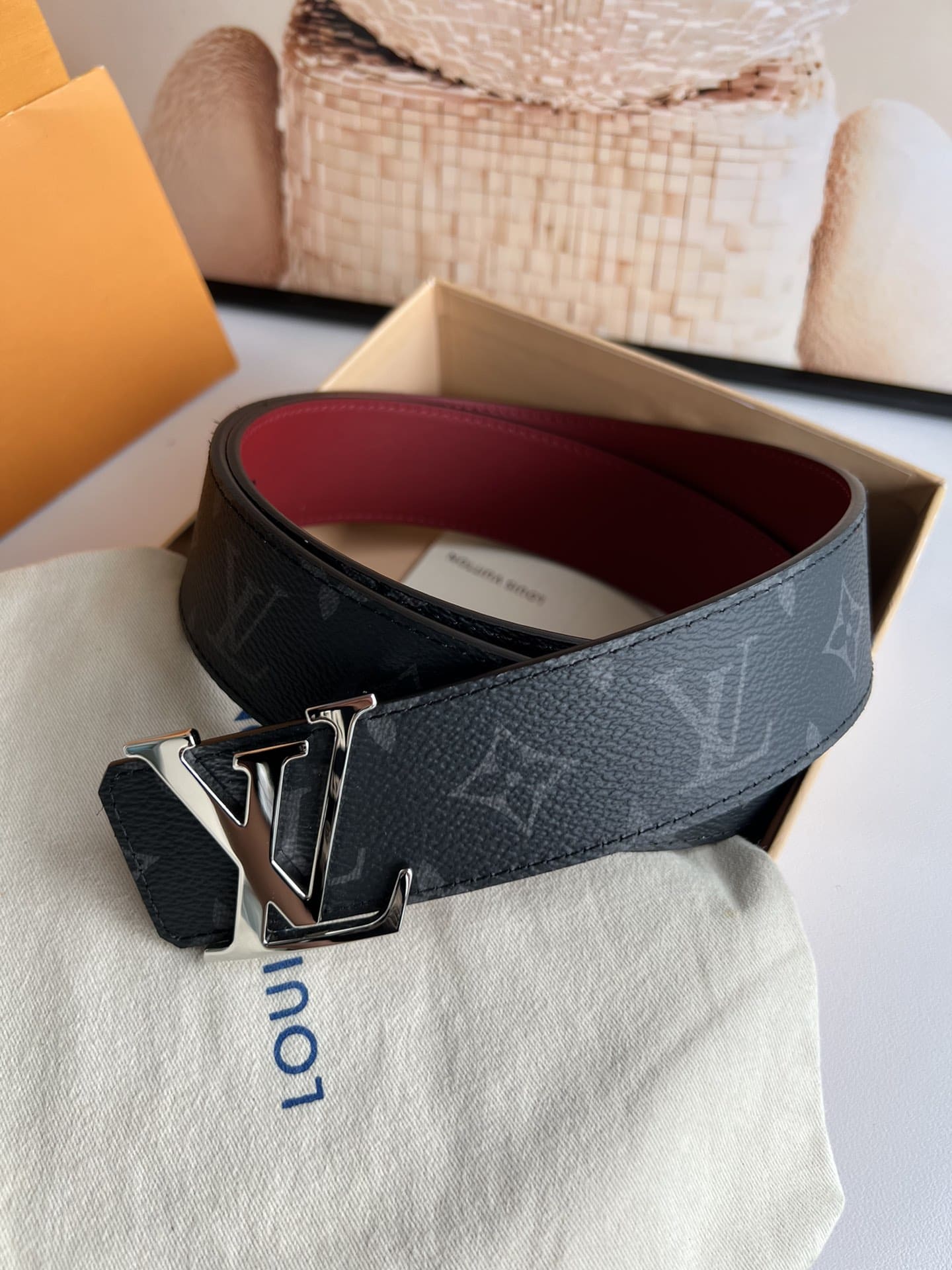 DÂY LƯNG LOUIS VUITTON RED BLACK MONOGRAM LEATHER Khóa trắng