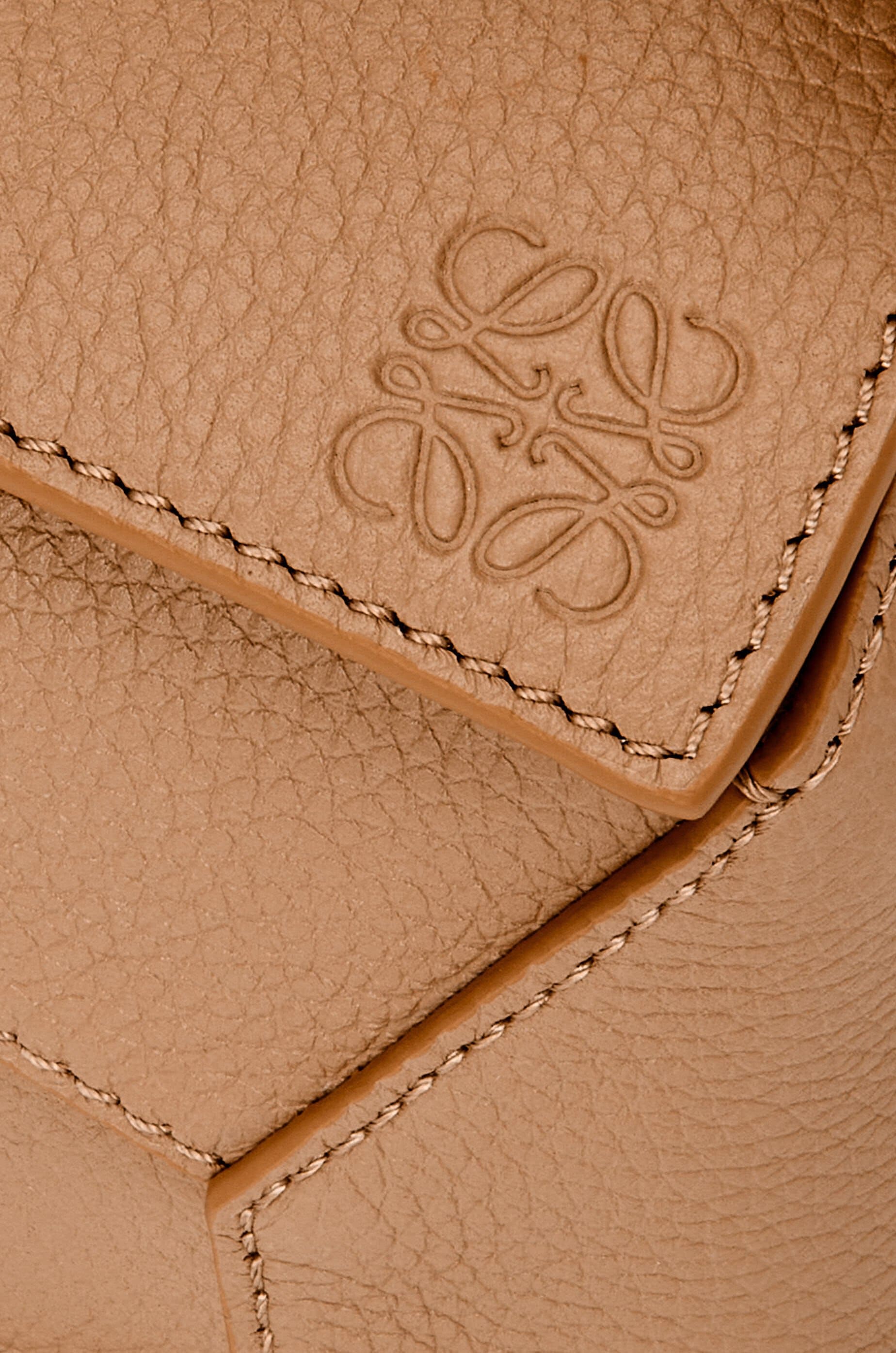Túi LOEWE Mini Puzzle bag in soft grained calfskin brown