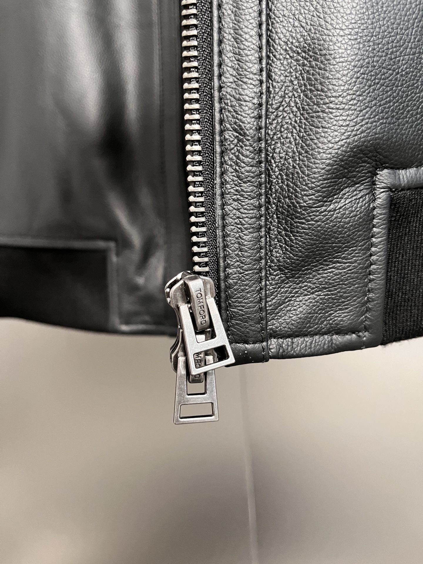 ÁO TOM FORD LEATHER JACKET