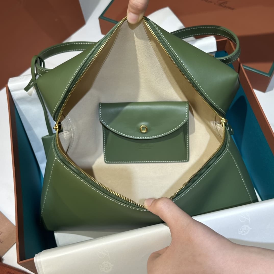 TÚI Loro Piana Women Extra bằng da bê màu xanh lá cây