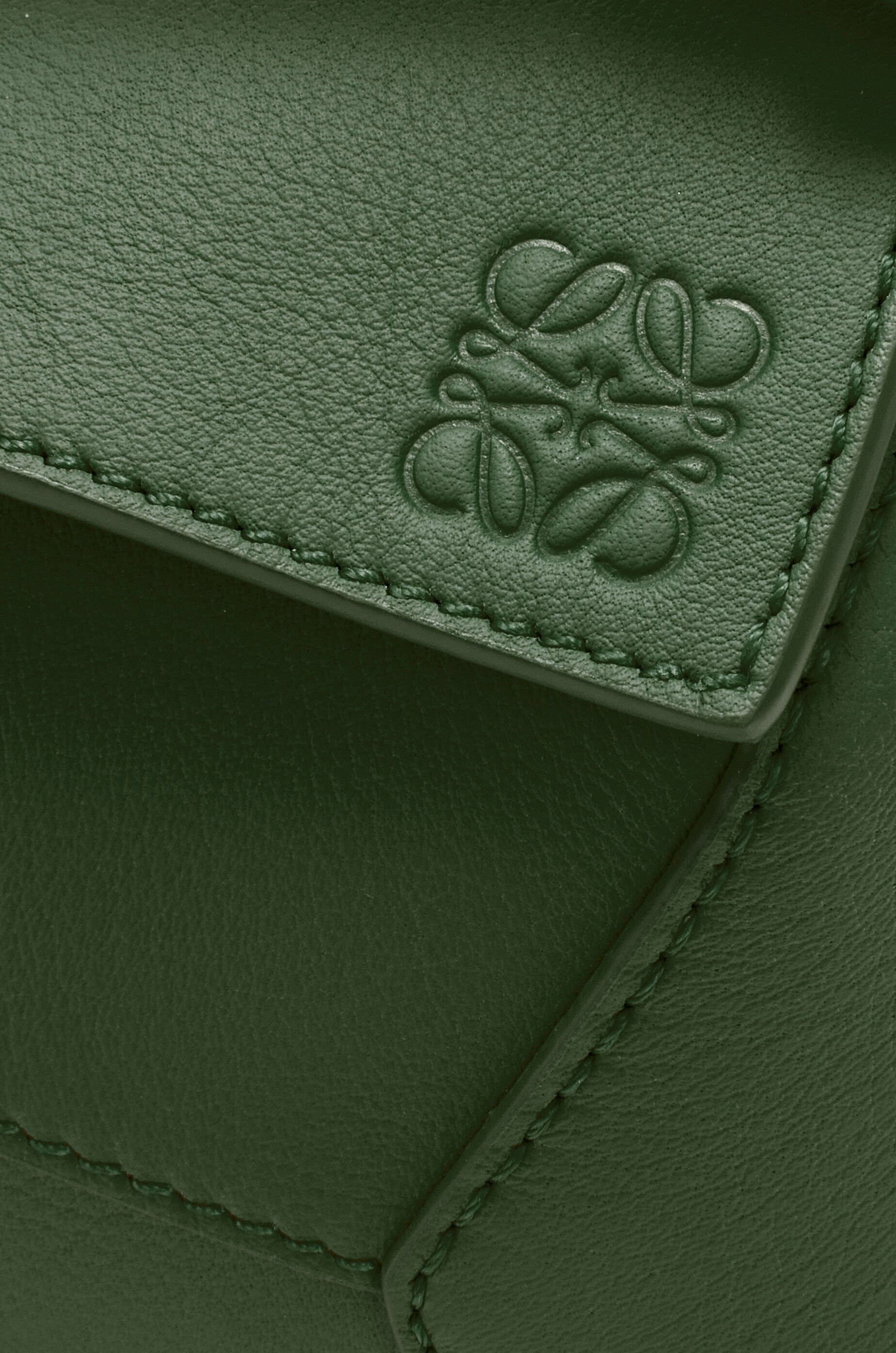 Túi LOEWE Mini Puzzle bag in classic calfskin green