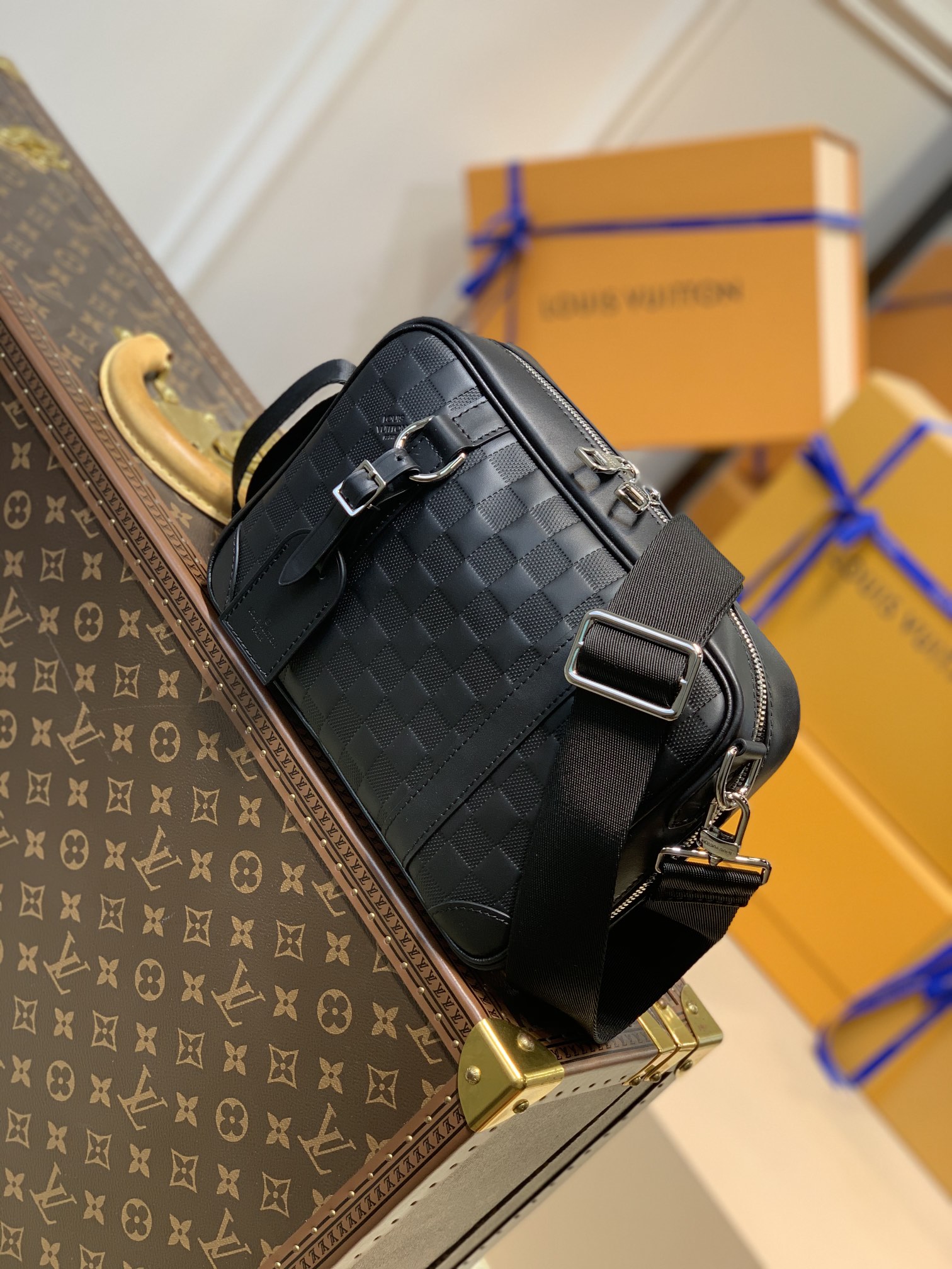TÚI LOUIS VUITTON  Sirius Damier Infini Onyx Messenger Bag
