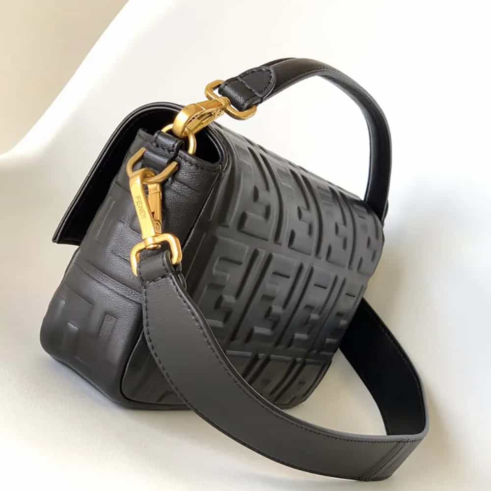 TÚI Fendi Women Medium Baguette da màu đen