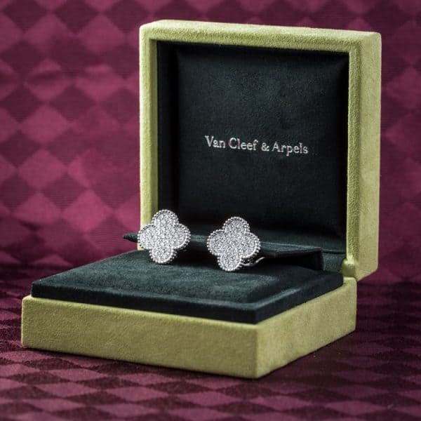 Hoa tai Van Cleef & Arpels Vàng trắng 18k 2,14 carat Kim cương 1 họa tiết Magic Alhambra 18K  (Liên hệ để biết giá)