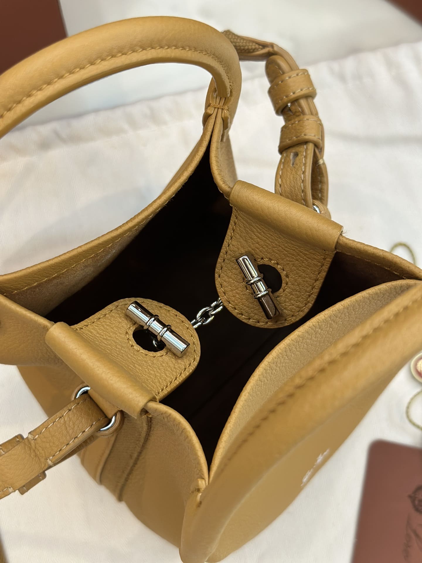 TÚI Loro Piana Bale Micro bằng da bê màu nâu