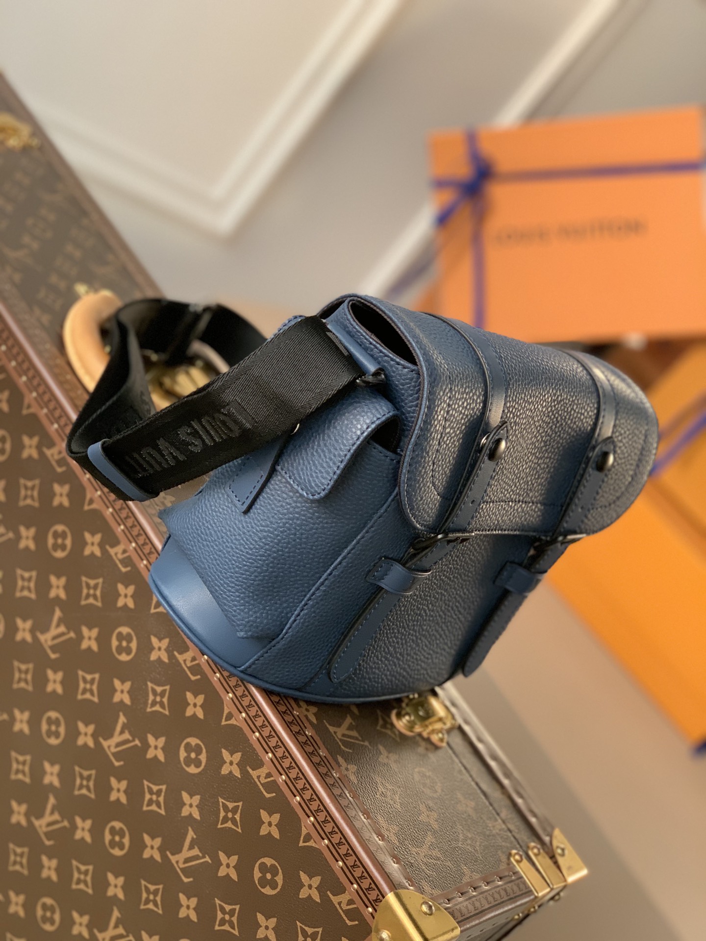 TÚI LOUIS VUITTON Christopher Taurillon Messenger Bag