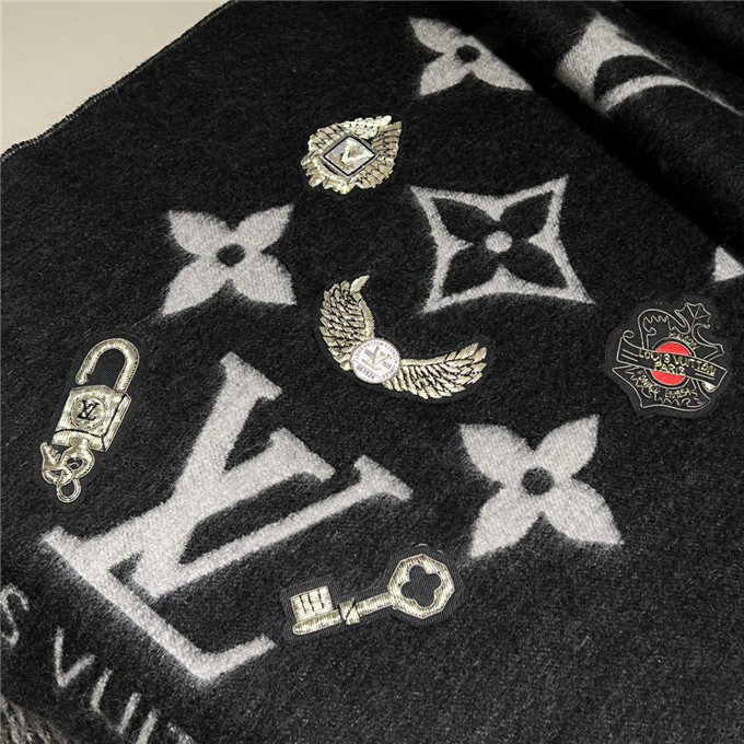 KHĂN Louis Vuitton cashmere Medal scarf