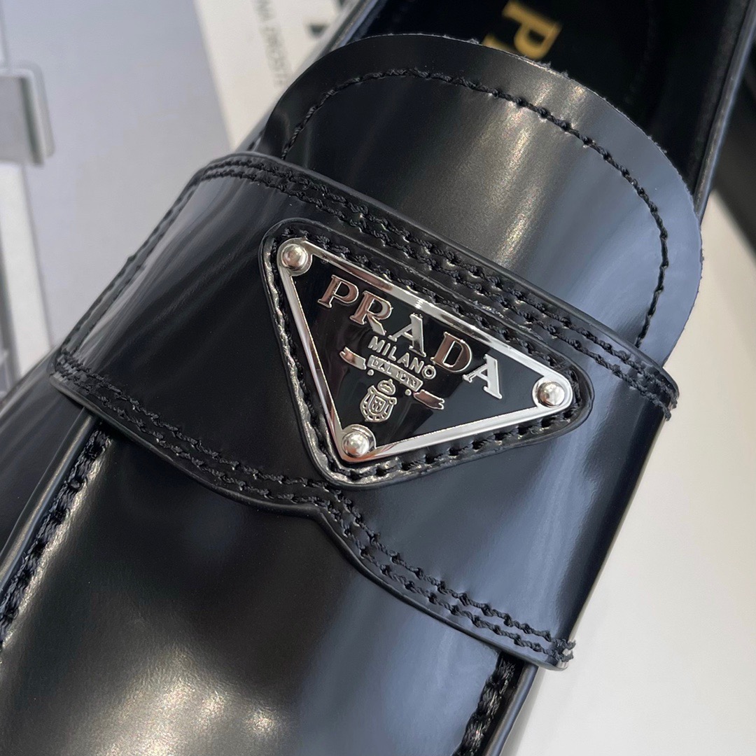 GIÀY PRADA TRIANGLE LOGO LOAFER SHOES