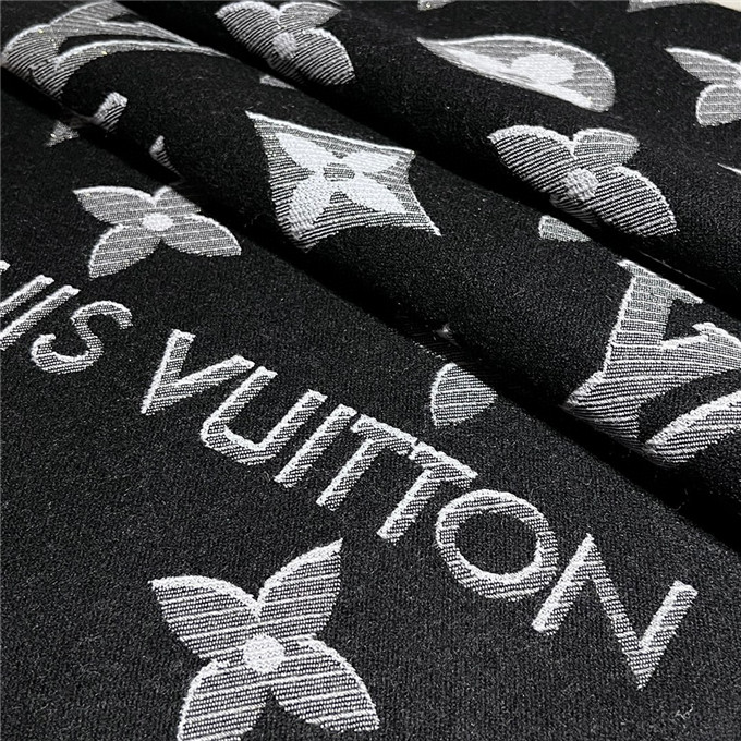 KHĂN Louis Vuitton essential shine scarf