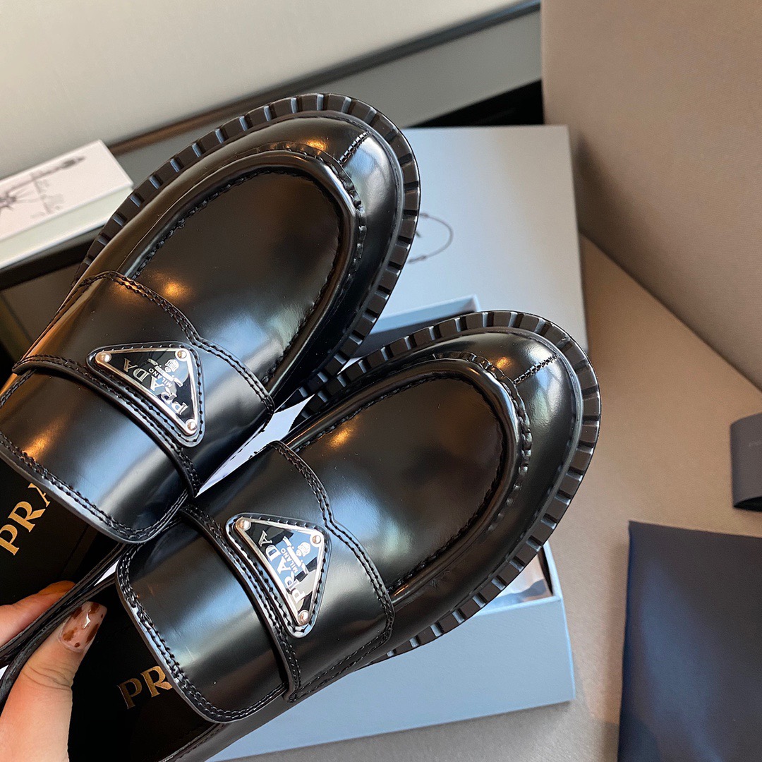 GIÀY PRADA Leather loafer