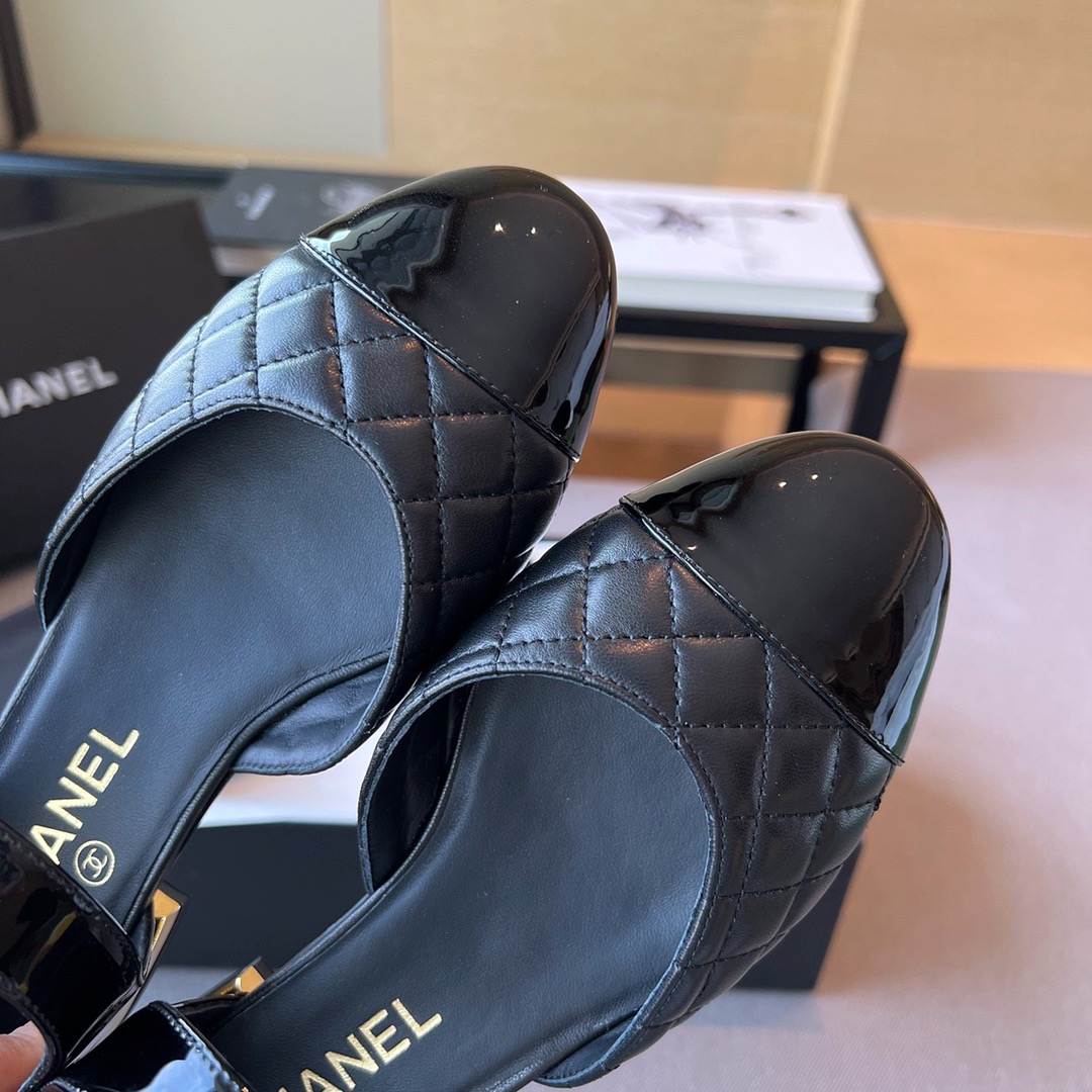 GIÀY CHANEL CC Logo Leather Sling Back