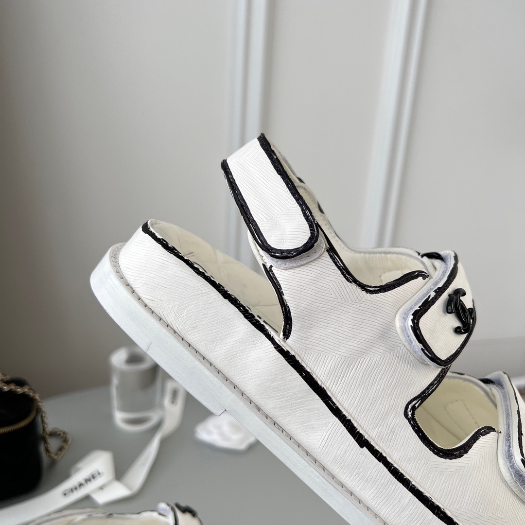 GIÀY CHANEL CC LOGO SANDALS