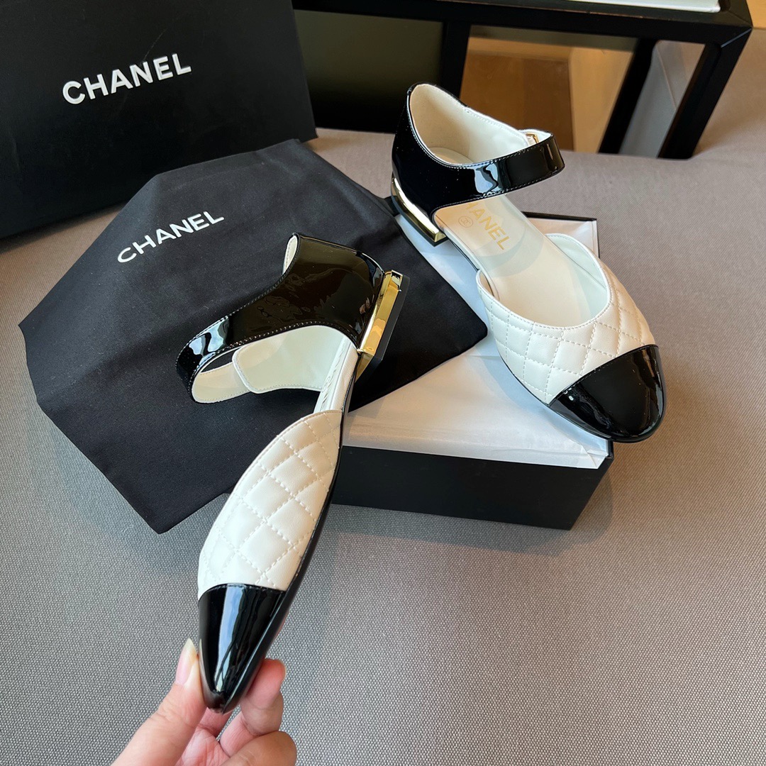 GIÀY CHANEL CC Logo Leather Sling Back