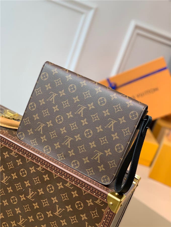 Túi LOUIS VUITTON s lock a4 pouch bag