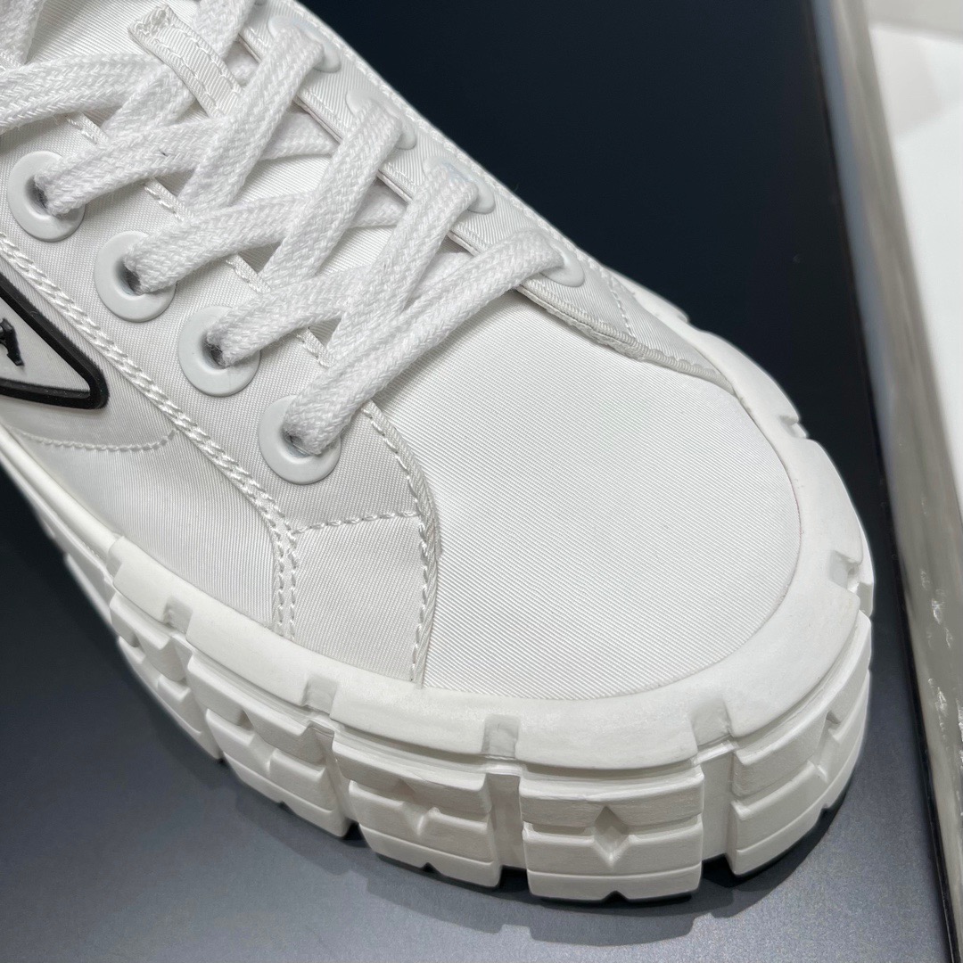 GIÀY PRADA TRIANGLE LOGO SNEAKERS SHOES