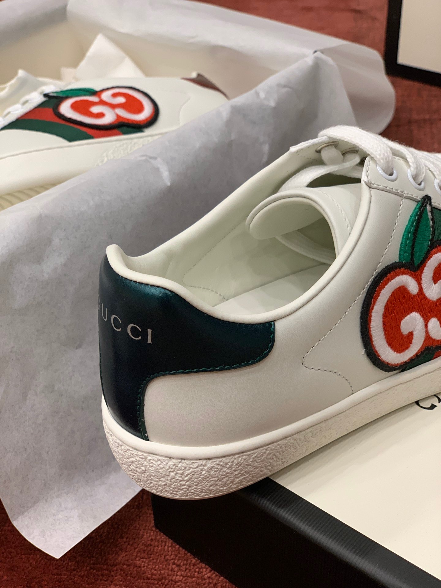 GIÀY GUCCI Leather Ace Sneakers GG Apples White