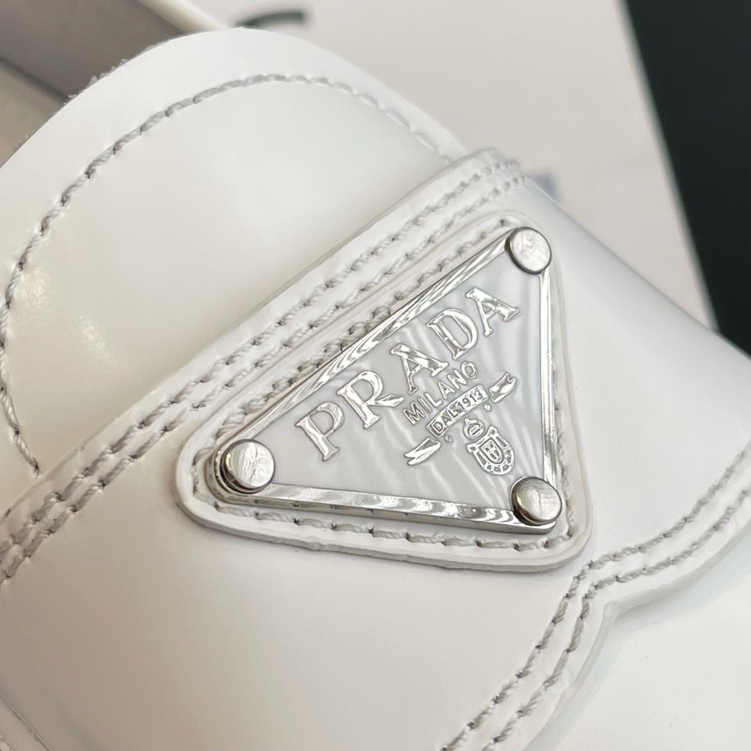 GIÀY PRADA TRIANGLE LOGO LOAFER SHOES