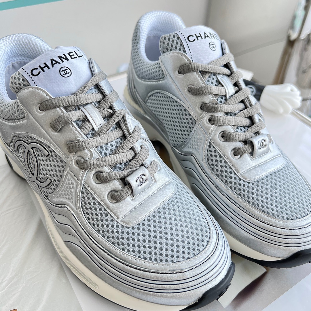 GIÀY CHANEL CC LOGO SNEAKER SHOES