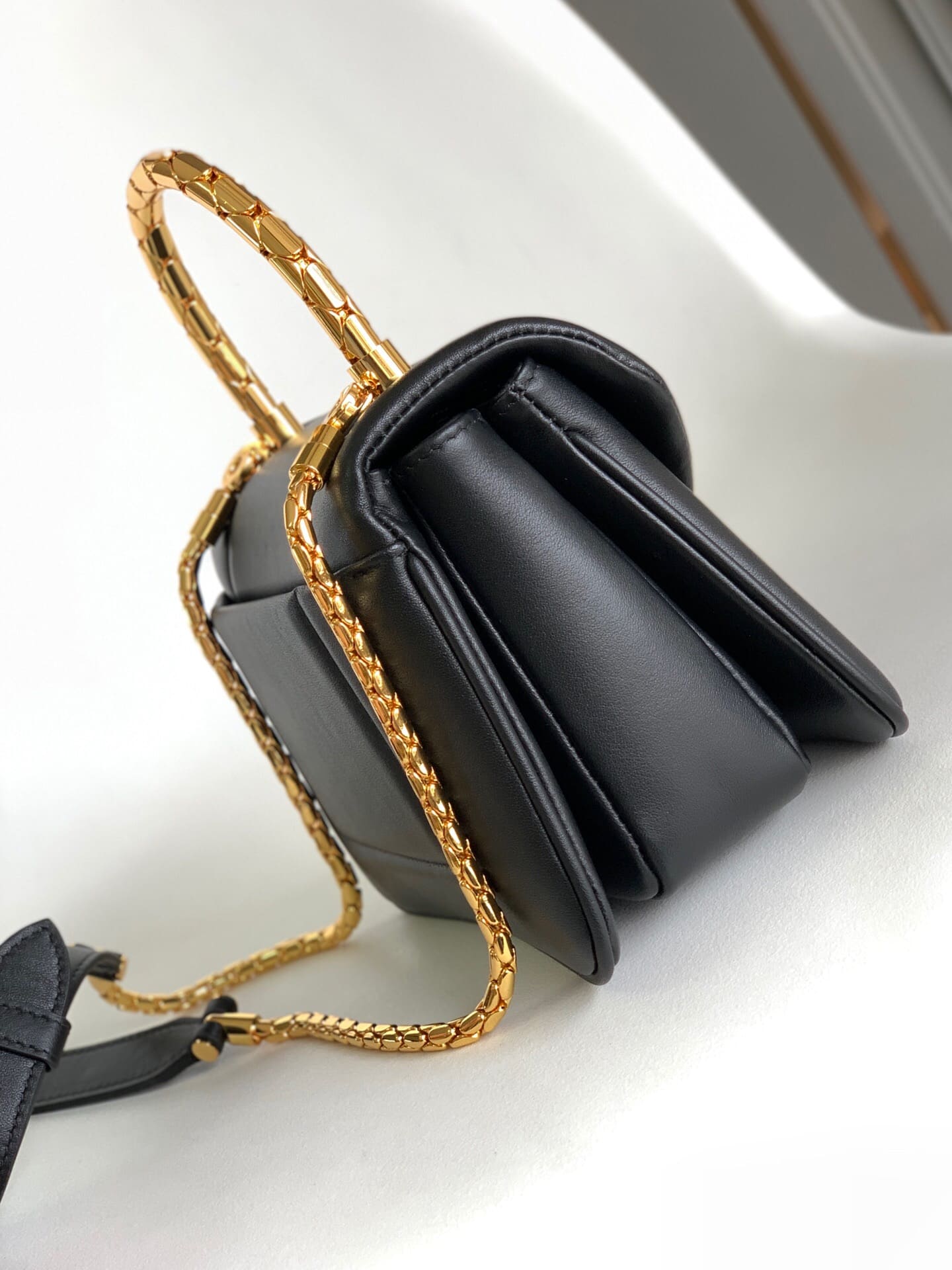 TÚI BVLGARI SERPENTI CALFSKIN BLACK