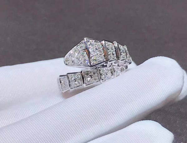 Nhẫn BVLGARI Serpenti Viper full kim cương vàng trắng 18K
