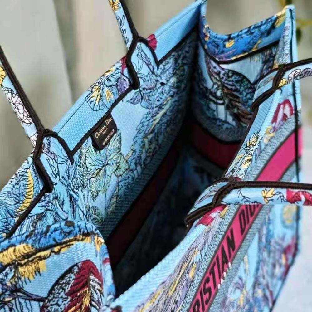 TÚI Dior Women Large Dior Book Tote Celestial Blue Multicolor Toile de Jouy Voyage Embroidery