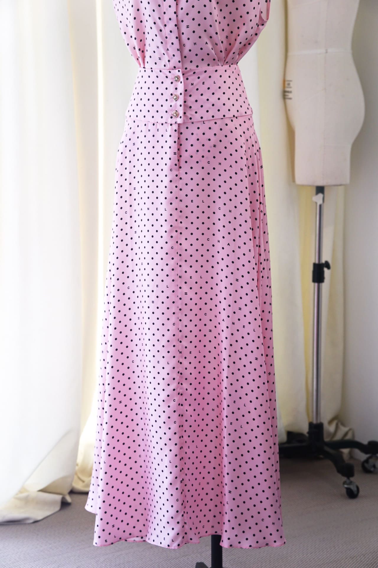 BỘ ĐỒ CHANEL CHẤM BI MÀU HỒNG LONG DRESS High Classy